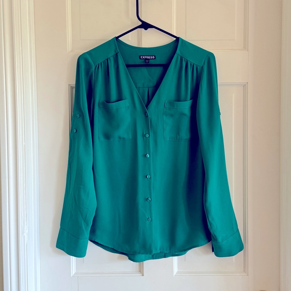 Emerald green top, gorgeous vivid color! Size S.